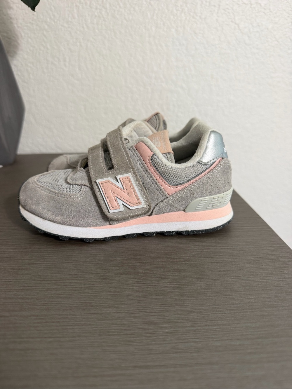 New Balance Kids Gray and Pink Hook-and-Loop Sneakers - Picture 2 of 6